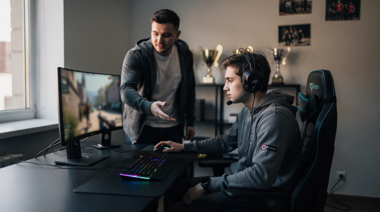 Что даёт работа с тренером по CS:GO: форматы, результаты, кому это нужно